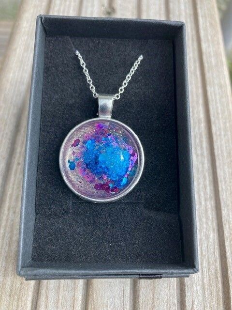 Resin pendant, with silver plated chain