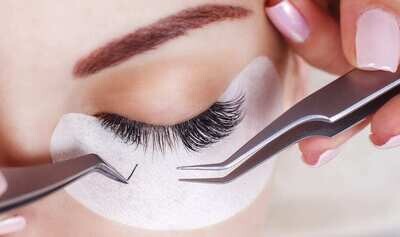 EYELASH EXTENSION CLASSES