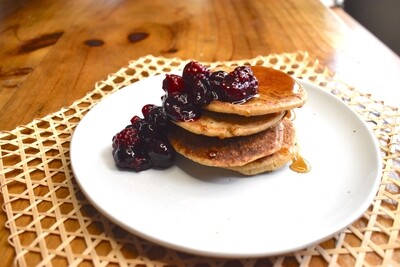 Hot Cakes with Seasonal Compote 🌱