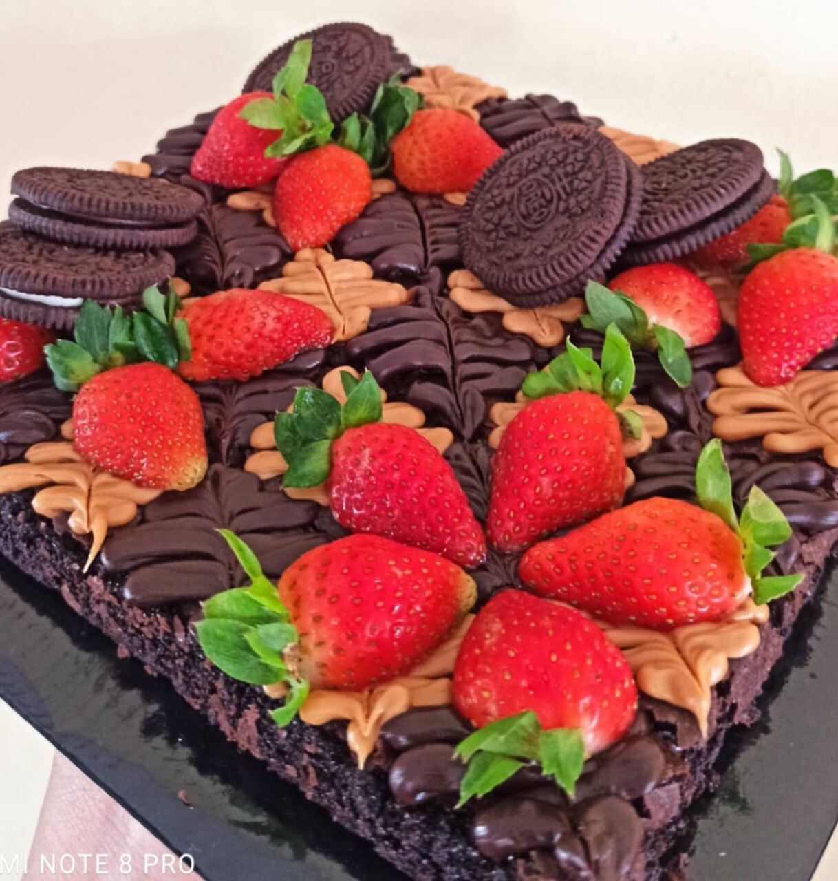 STRAWBERY WITH OREO BROWNIES