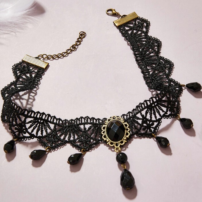 Vintage Goth Velvet Lace Necklace in Black