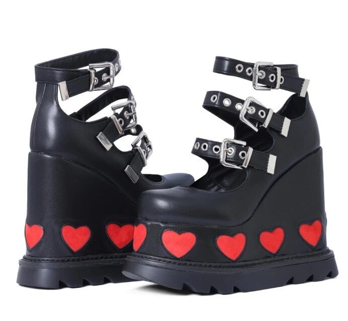 Black Gothic Hearts Chunky Heels Pumps