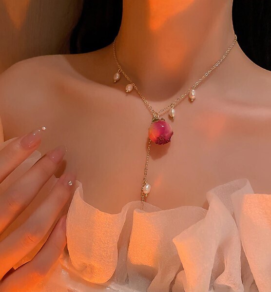 Elegant Pearl and Rose Chain Necklace
