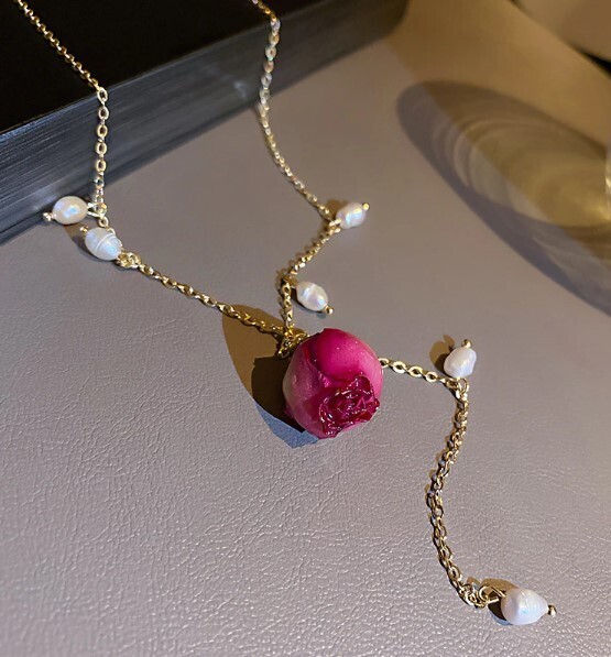 Elegant Pearl and Rose Chain Necklace