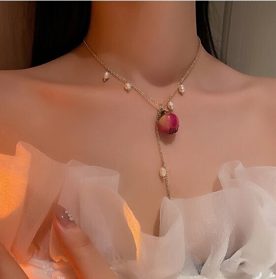 Elegant Pearl and Rose Chain Necklace