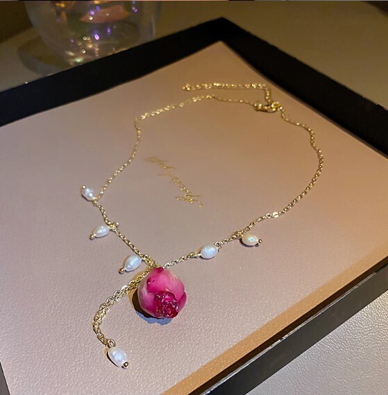 Elegant Pearl and Rose Chain Necklace