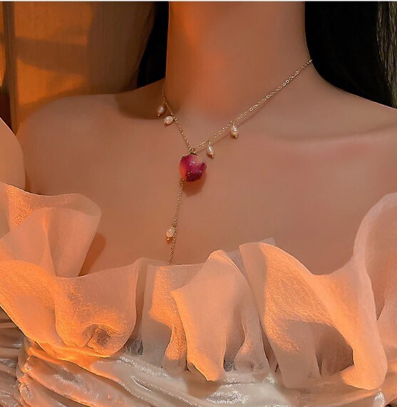 Elegant Pearl and Rose Chain Necklace