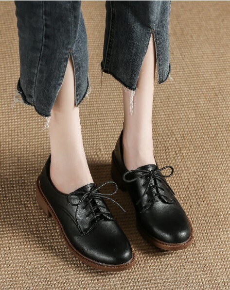 Elegant Black and Beige Medium Heel Women Oxford Shoes