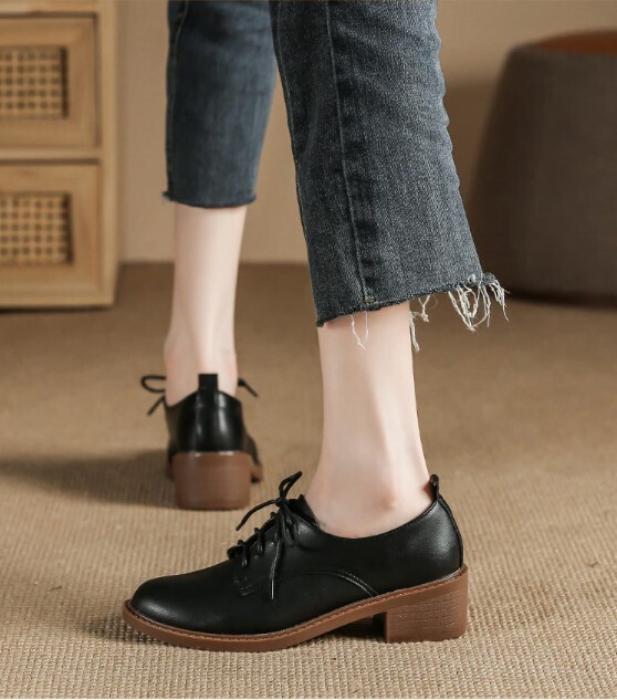 Elegant Black and Beige Medium Heel Women Oxford Shoes