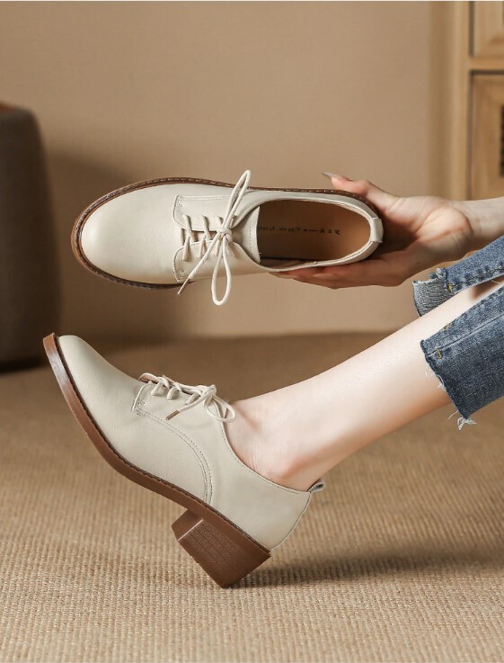 Elegant Black and Beige Medium Heel Women Oxford Shoes