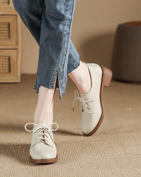 Elegant Black and Beige Medium Heel Women Oxford Shoes