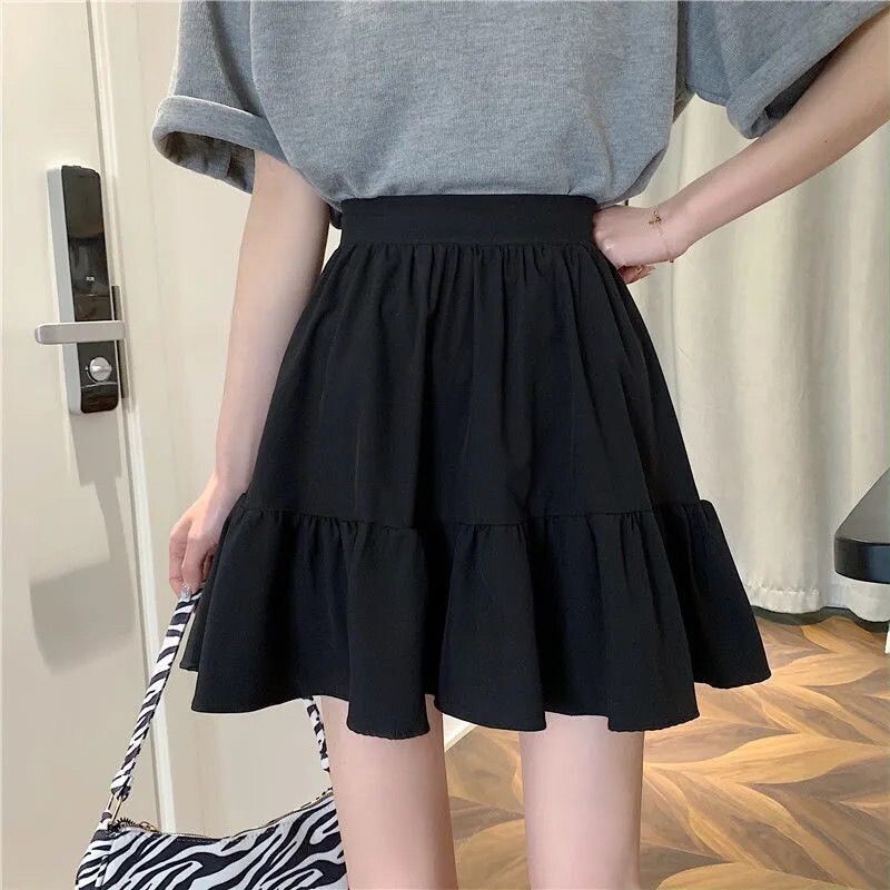 Cute Elastic Waist Pleated Skirt in Black and White