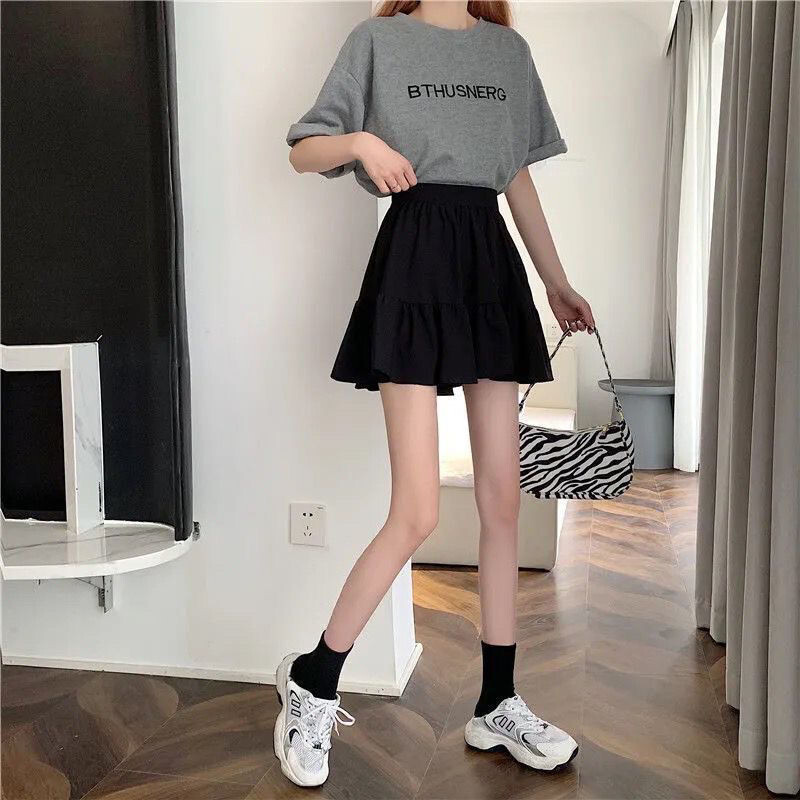 Cute Elastic Waist Pleated Skirt in Black and White