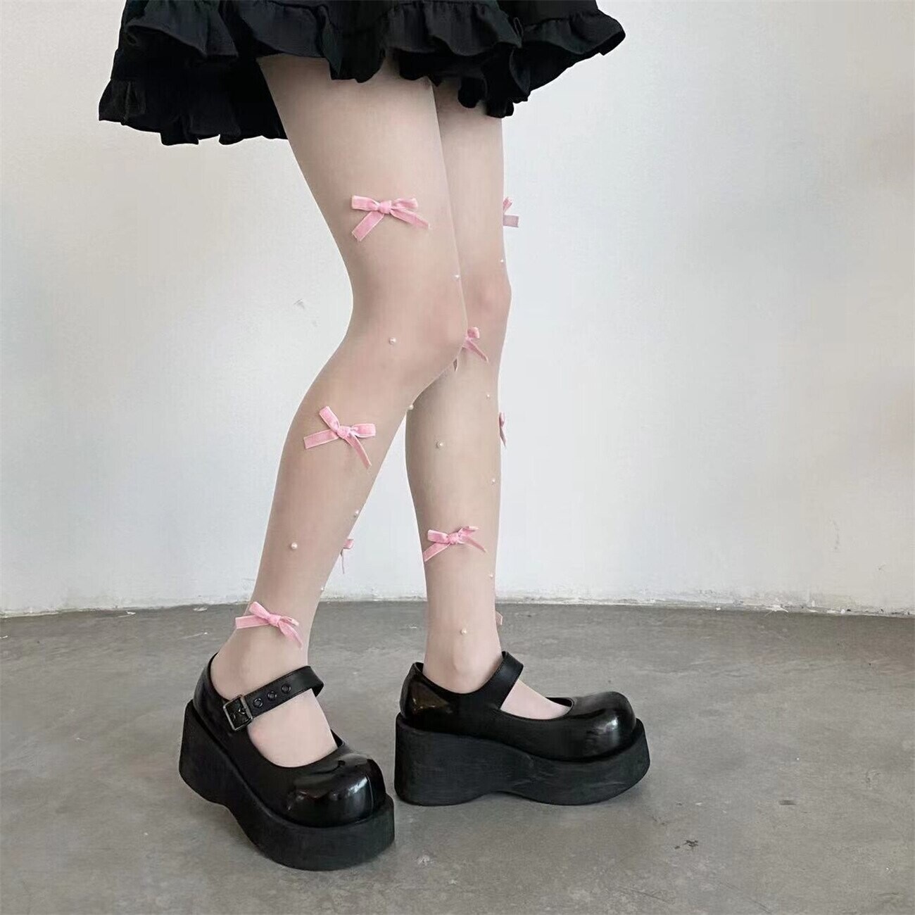 Velvet Bow Pearl Embroidery Stockings