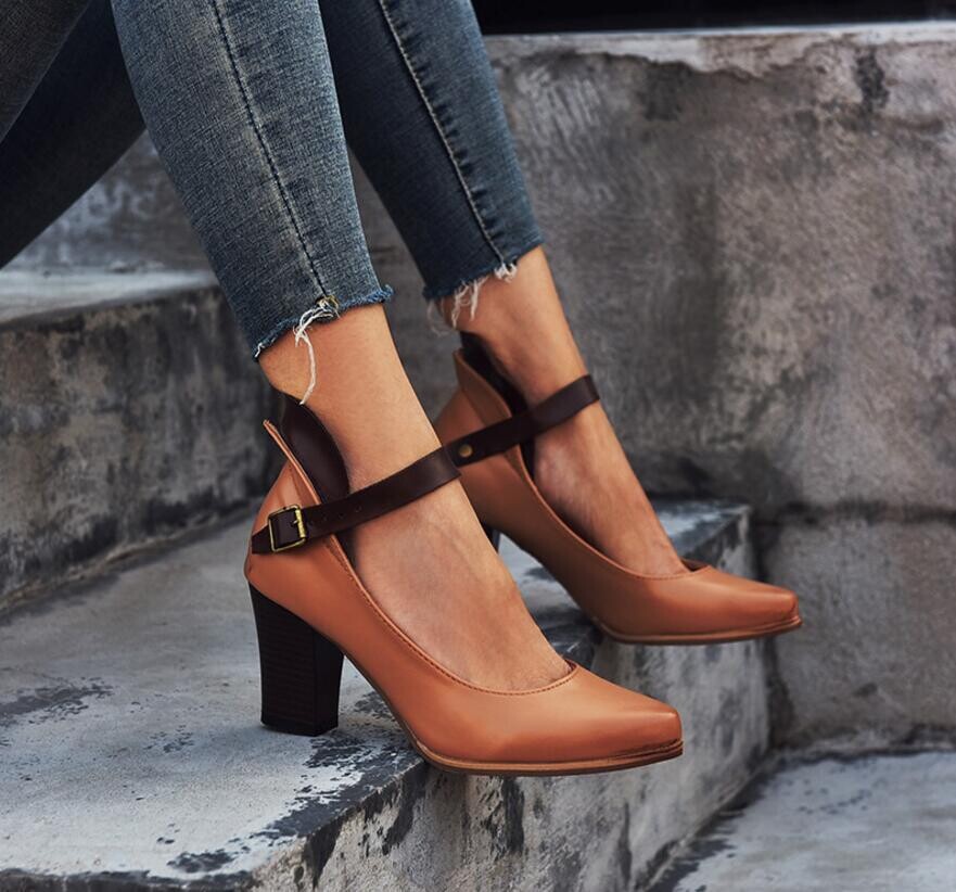 Retro Style Thick Heels Pointed Toe Shoes