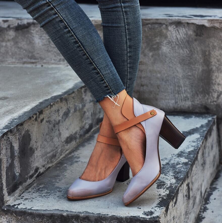 Retro Style Thick Heels Pointed Toe Shoes