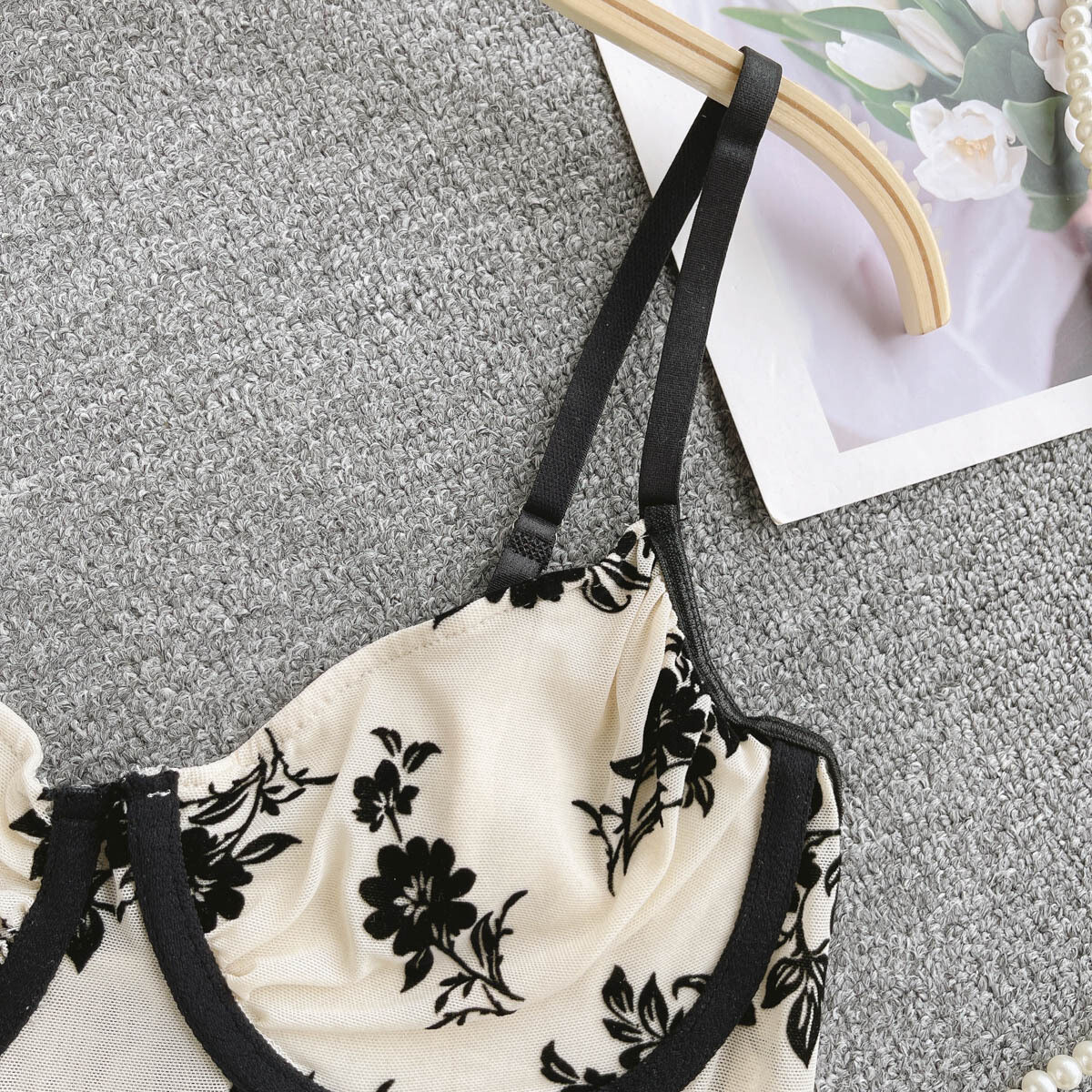 Mesh Patchwork Padded Embroidery Lace Crop Top