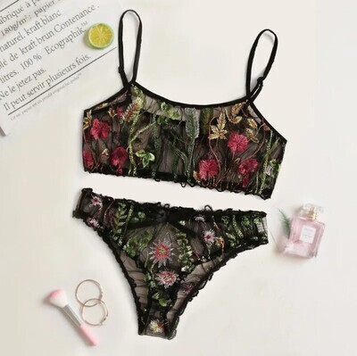 Sexy Embroidery Black Lace Lingerie Set