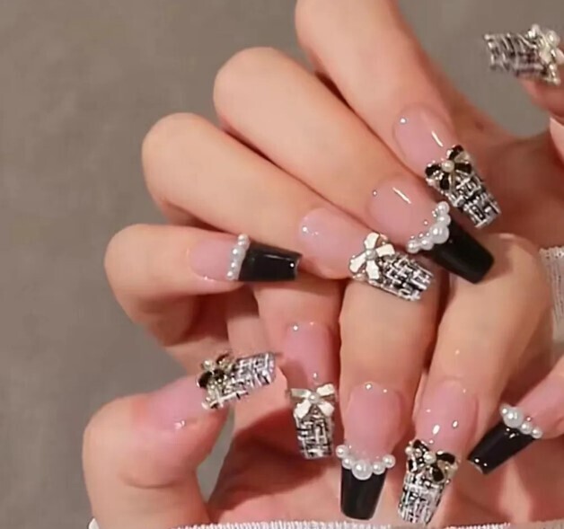 Gorgeous French False Nails with Bow and Pearl Decor