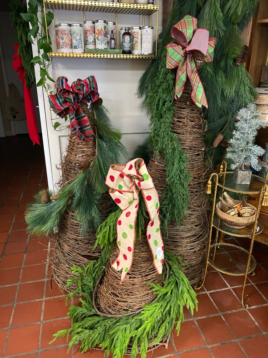 Wooden Twig Christmas Tree (Medium) Wooden Twig Christmas Tree (Medium)