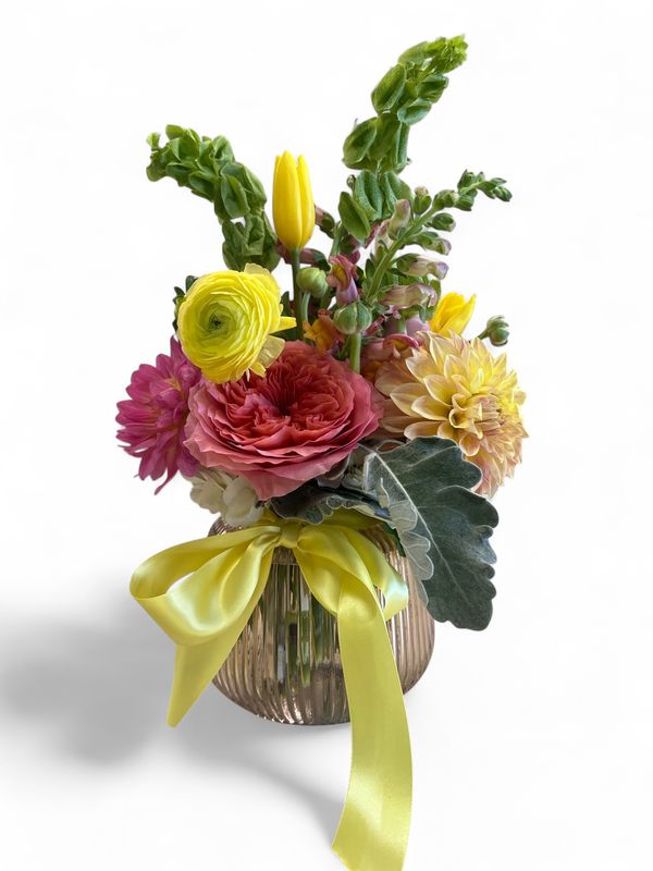 Ravish Vase With Arrangement