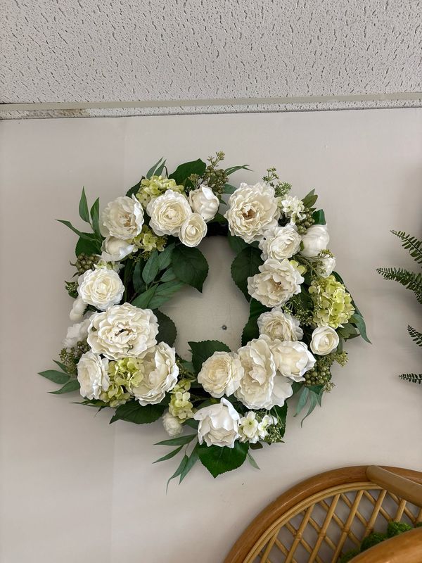 White flower wreath White flower wreath
