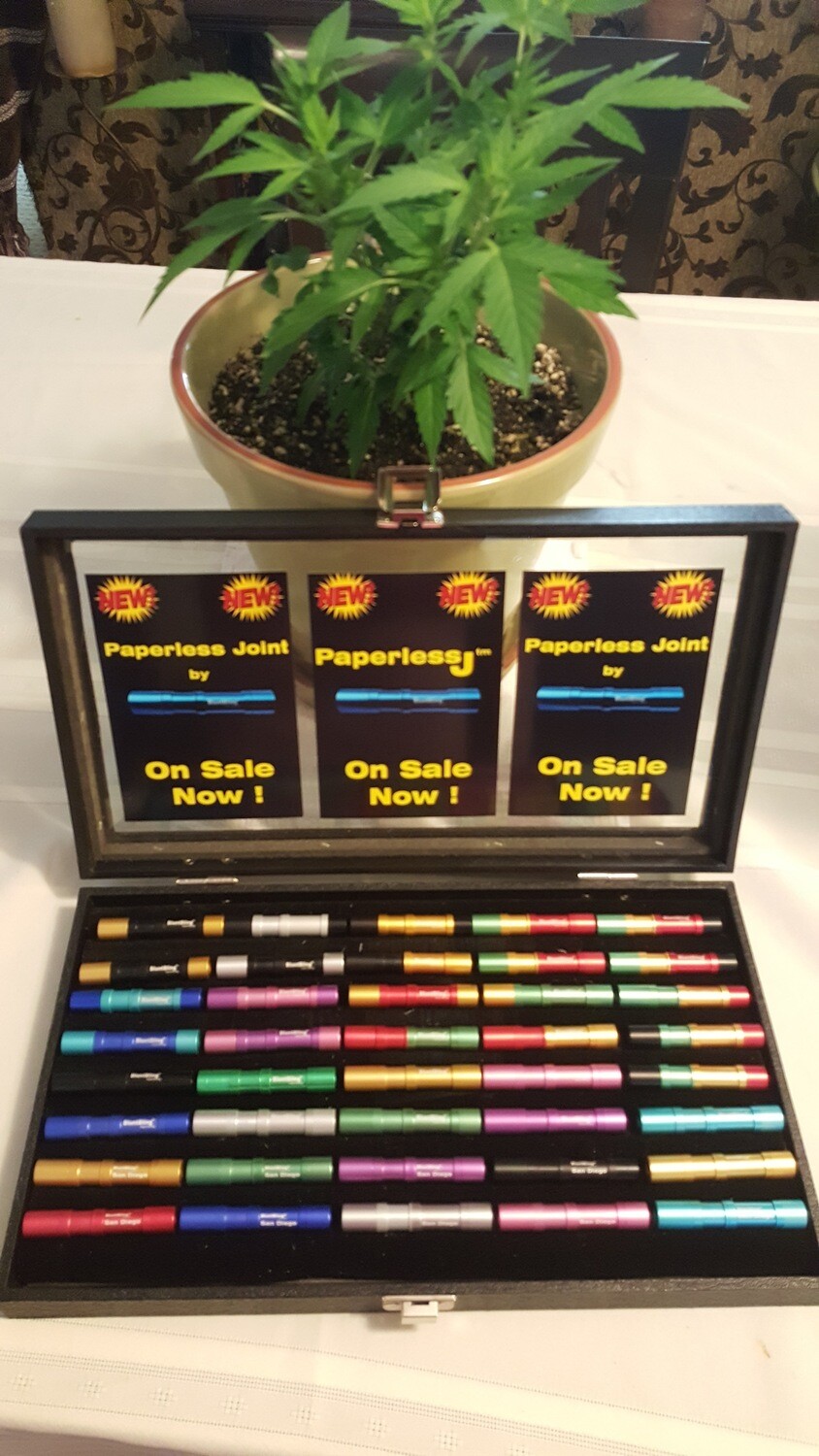 Distributor Large Box 40 Assorted Blunt Bling 3 Flyers Glass top Display case
