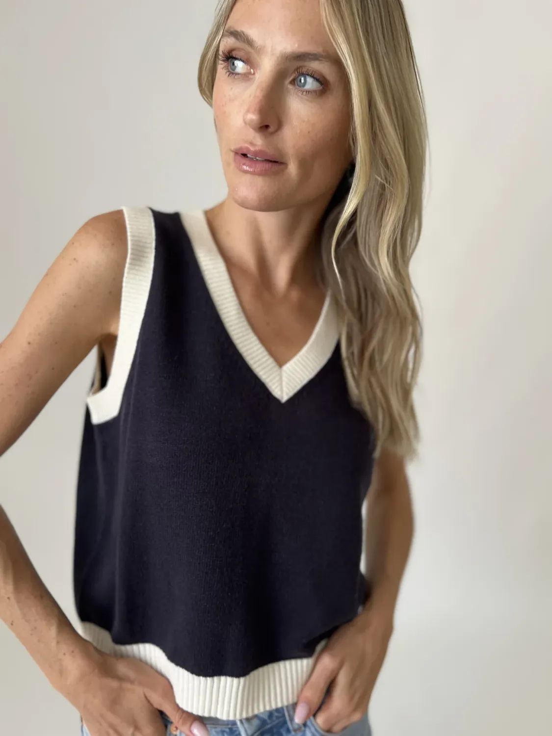 650 Vivian Vest- Navy