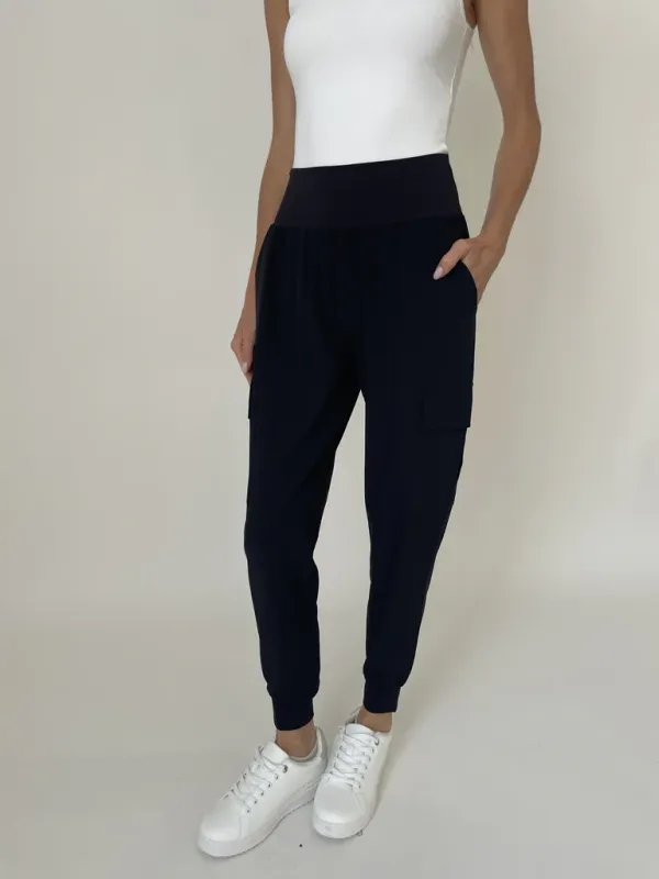 650 Kristie Lightweight Jogger- Black