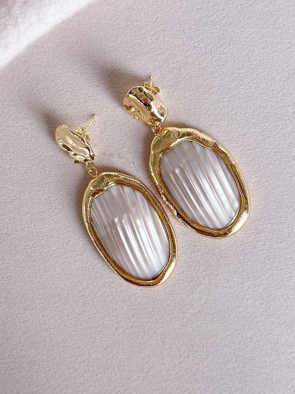 Easton Elle Large Shell Oval Earrings