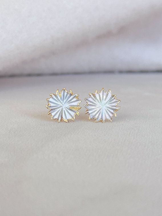 Easton Elle Mother of Pearl Studs 