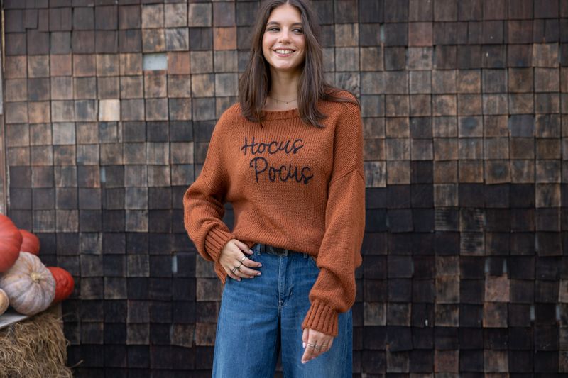 HOCUS POCUS EMBROIDERED CREW