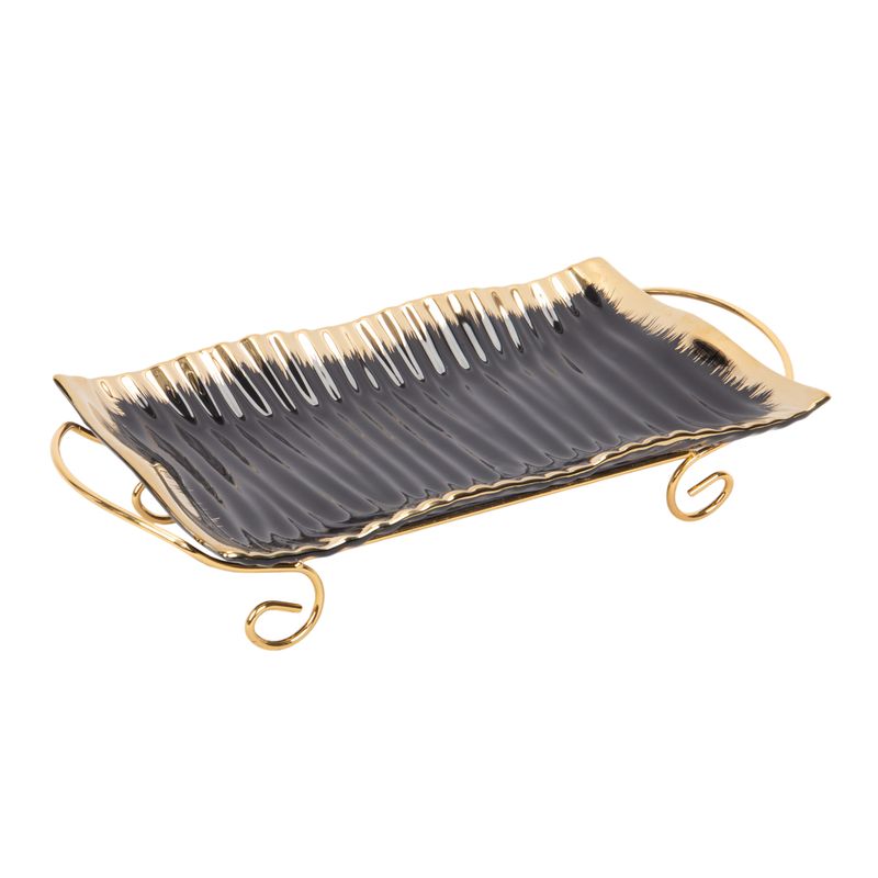 BANDEJA DE PORCELANA CON  SOPORTE METALICO - NEGRO CON DETALLE DORADO