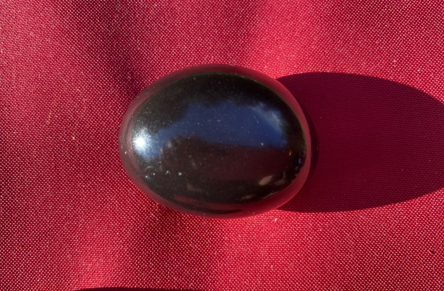 Schwarzer Shivalingam Kraftobjekt L