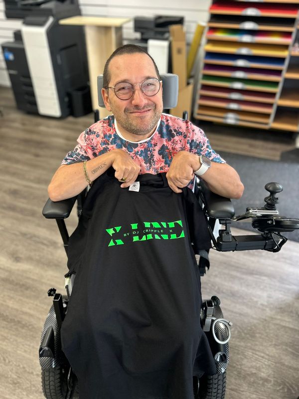 X-LINE T-SHIRT ZWART