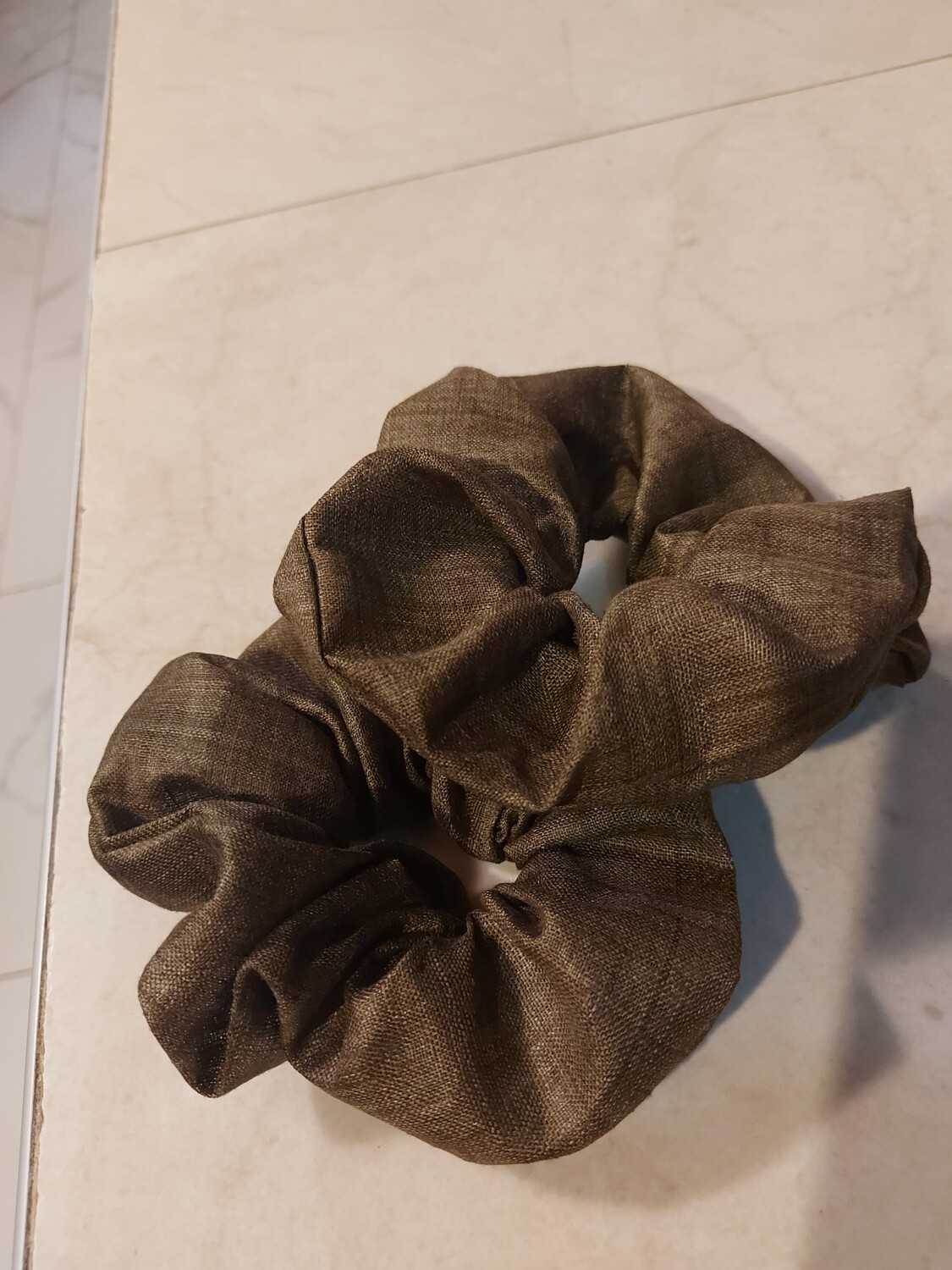 109% Organic Silk Scrunchie (Colour Froggie Green)