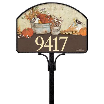 Farmhouse Pumpkins Yard DeSign