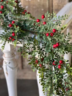 5' Lively Berry Garland
