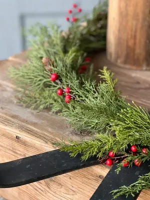6' Alpine w/Berries Garland