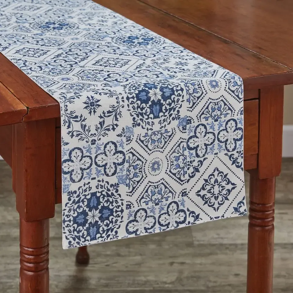 Williamsburg Deflt Tile Table Runner