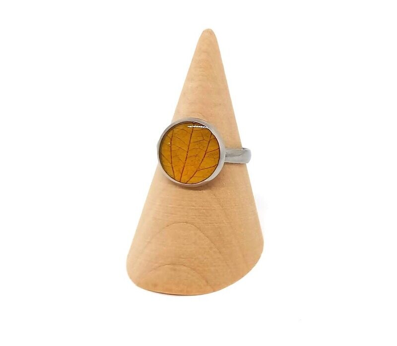 Bague, pétale d'Hortensia jaune. D 12mm