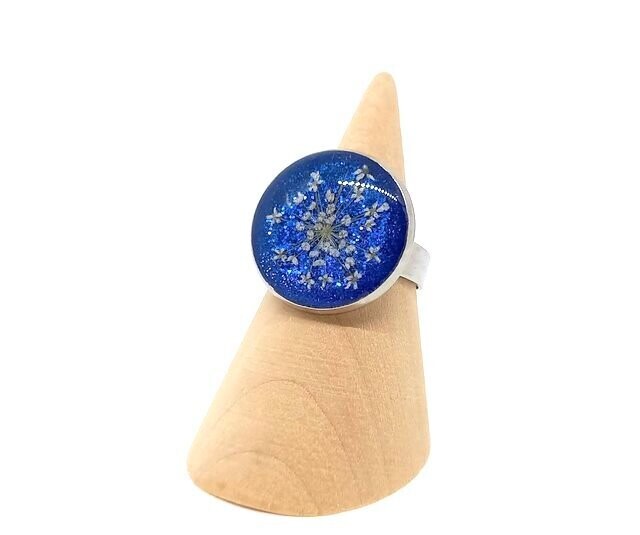 Bague fleur de Carotte, bleu pailleté. D18mm