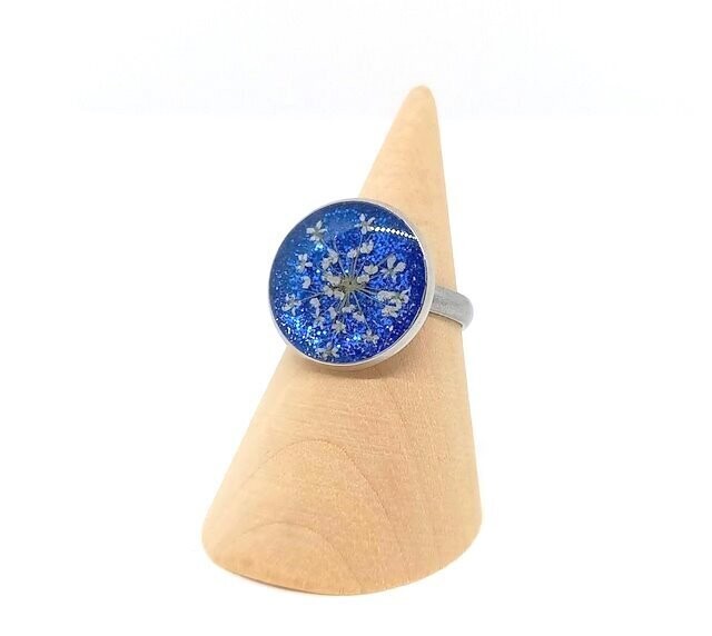 Bague fleur de Carotte, bleu pailleté. D16mm