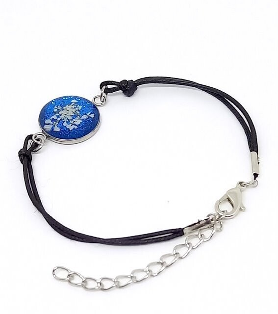 Bracelet cordon/inox, fleur de Carotte, fond bleu pailleté. D16mm