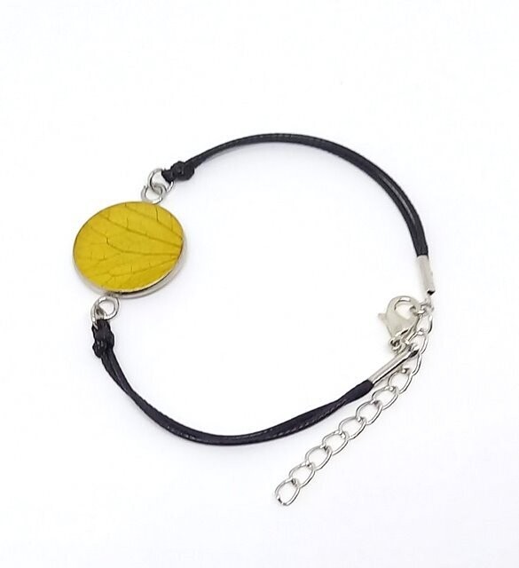 Bracelet cordon/inox, pétale d'Hortensia jaune. D20mm