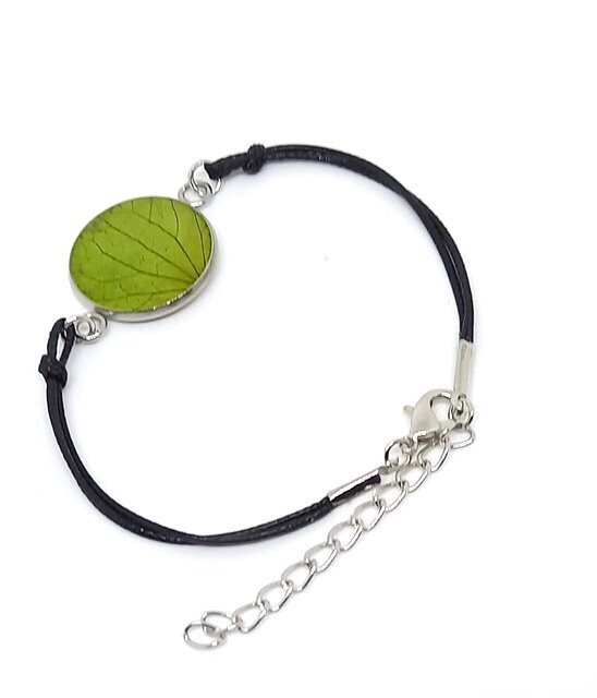 Bracelet cordon/inox, pétale d'Hortensia vert. D20mm