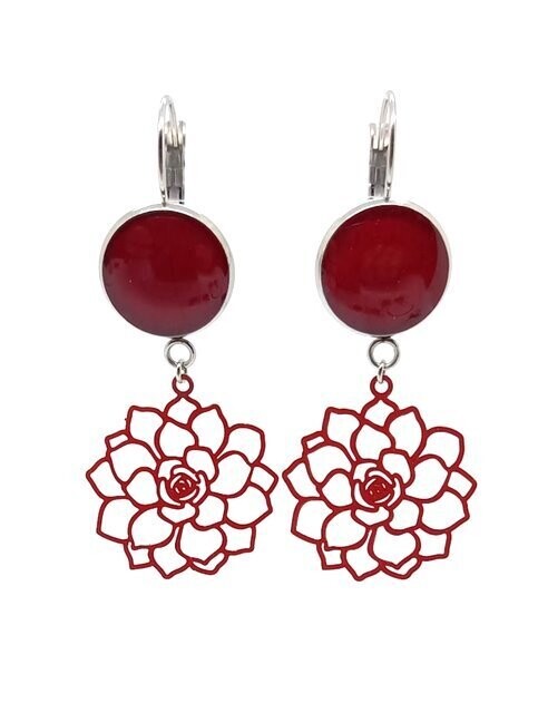 Dormeuses pendantes pétales de Rose rouge et filigrane.