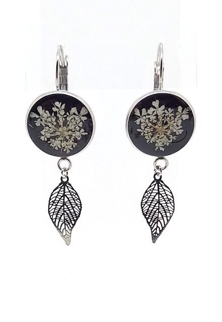 Dormeuses pendantes fleurs de Carottes, fond noir et plume inox.