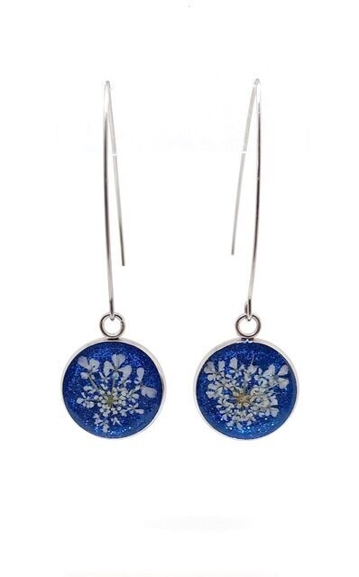 Boucles d'oreilles fleurs de Carottes, bleu pailleté