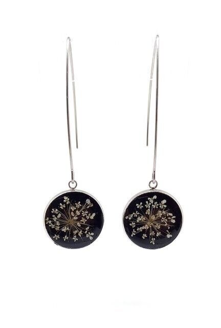 Boucles d'oreilles fleurs de Carotte, fond noir